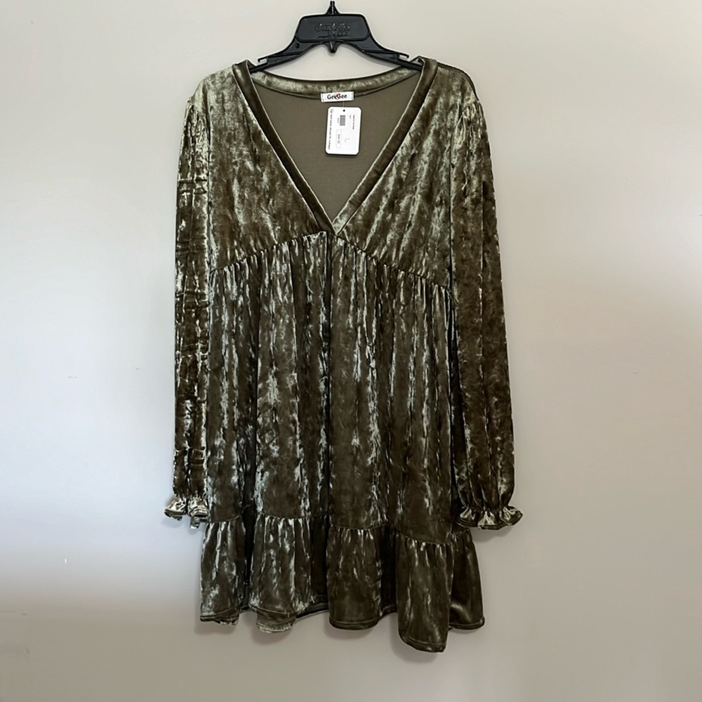 GeeGee Size Large NWT Green Crushed Velvet Long Sleeve Dress - Picture 1 of 6